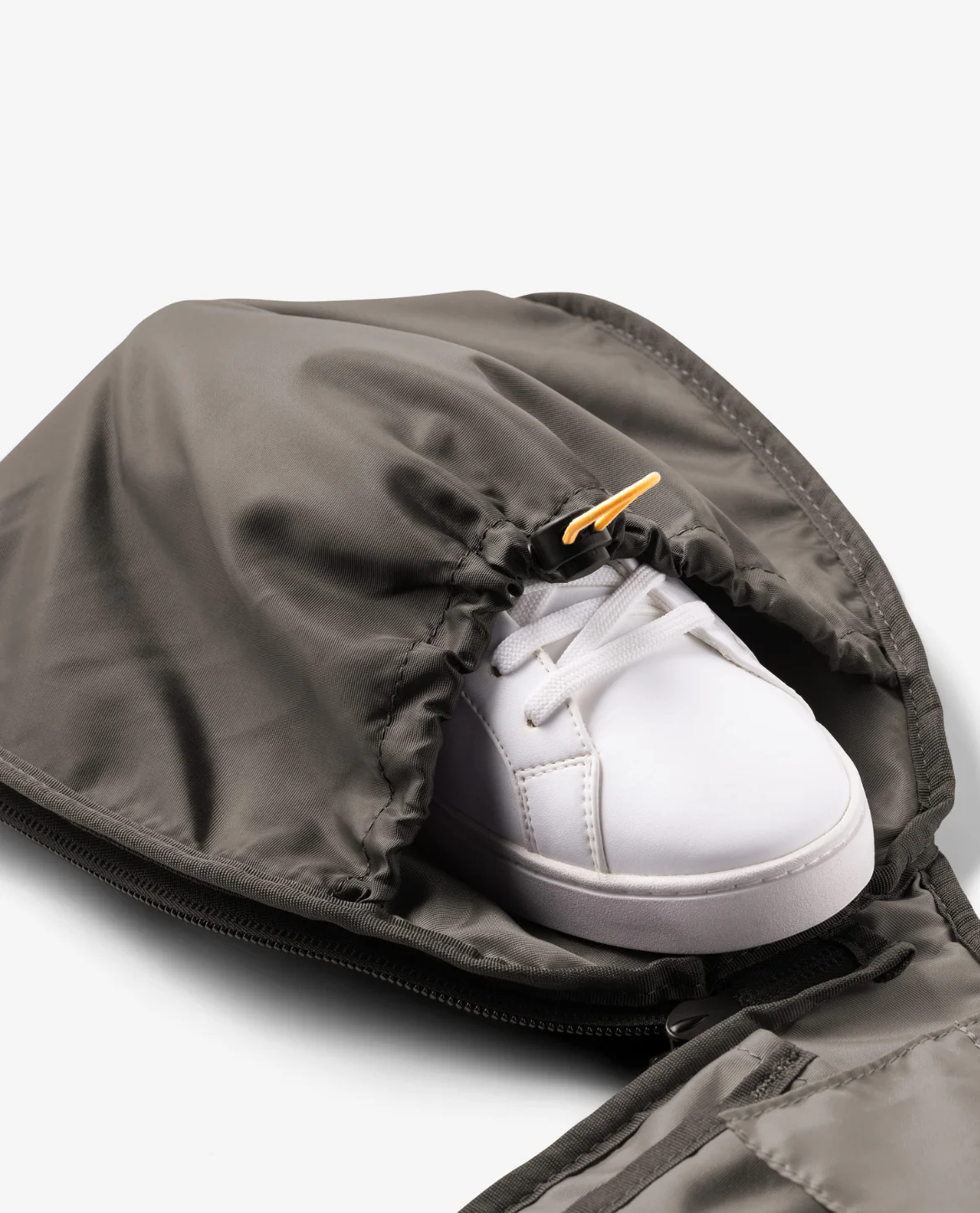 Sorpron Garment Duffle Bag - Image 12
