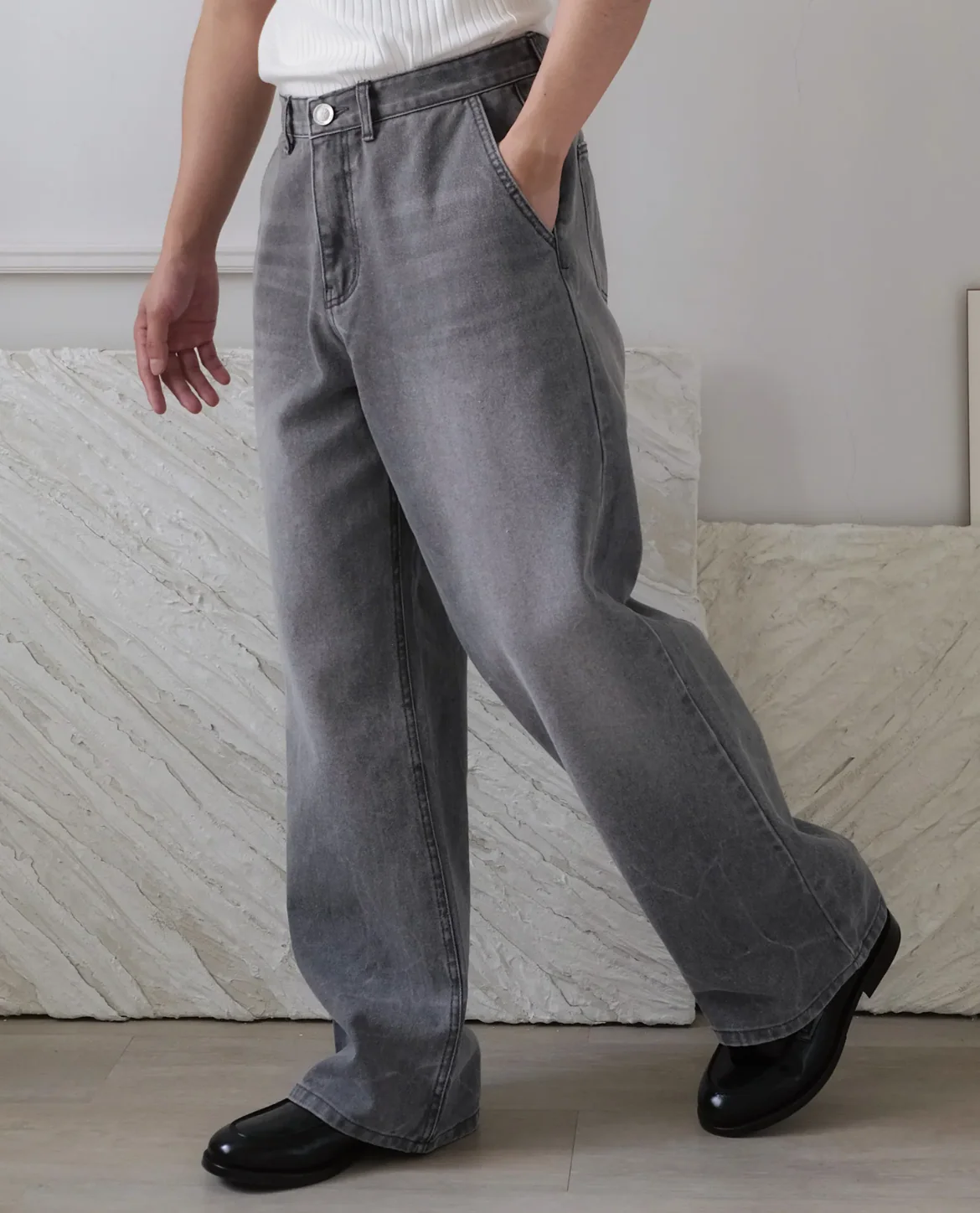 Turin Loose-Fit Jeans - Image 5