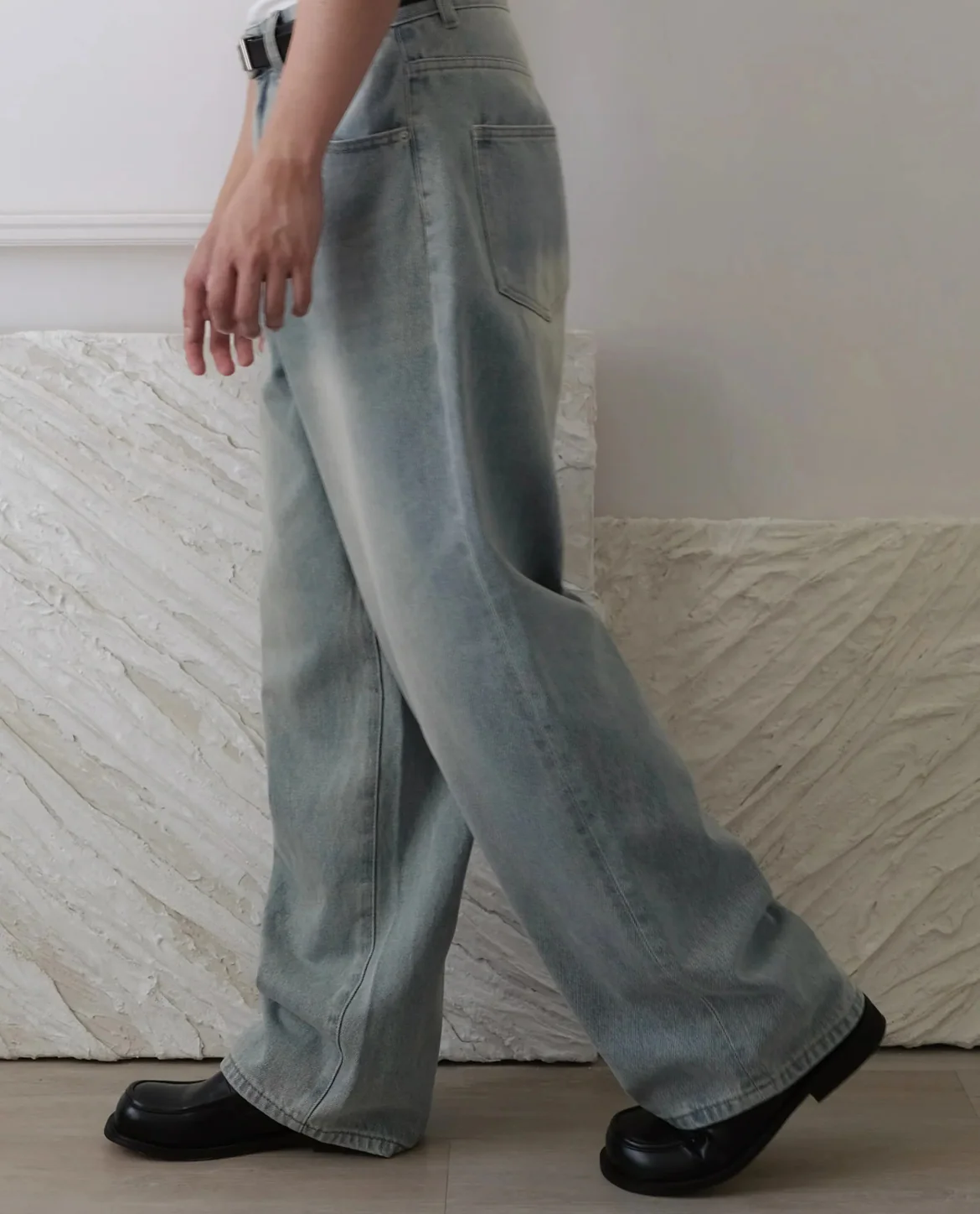 Turin Relaxed Washed Jeans - Image 4